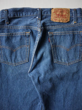 Load image into Gallery viewer, 1980/90s Made in USA Levi's 501xx Jeans - 28"
