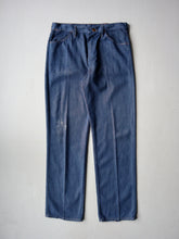 Load image into Gallery viewer, 1970s Distressed Maverick Lightweight Denim Jeans - 32"
