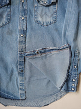 Load image into Gallery viewer, 1990&#39;s Faded Wrangler Pearl Snap Chambray Shirt - L
