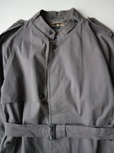 Load image into Gallery viewer, 1990s Burberrys' Trench Coat - L
