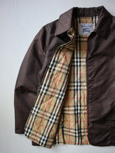 Load image into Gallery viewer, Burberrys&#39; Lightweight Windbreaker Jacket - M
