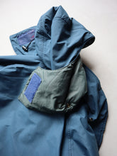 Load image into Gallery viewer, 1990&#39;s L.L. Bean Maine Warden&#39;s Goretex Parka - M
