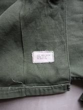 Load image into Gallery viewer, 1970s U.S Army OG-107 Fatigue Shirt - M
