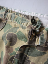 Load image into Gallery viewer, 1970s Distressed Lightweight Duck Camo Fatigues - 33"
