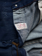 Load image into Gallery viewer, 1970s Distressed Maverick Lightweight Denim Jeans - 32"
