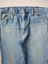 Load image into Gallery viewer, 1990s Faded Wrangler Denim Jeans - 35&quot;
