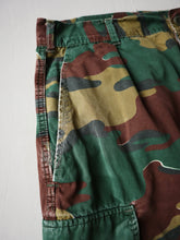 Load image into Gallery viewer, 1990s Belgian Army Jigsaw Camo Field Cargo Pants -  32"
