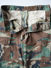 Load image into Gallery viewer, 1990s Camo Cargo Pants - 30"
