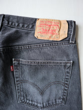 Load image into Gallery viewer, 2000s Distressed Levi's 501 Jeans - 34"
