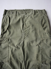 Load image into Gallery viewer, 1970s Canadian Army Lightweight Combat Pants - 32"
