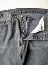Load image into Gallery viewer, 2000s Distressed Levi's 501 Jeans - 34"
