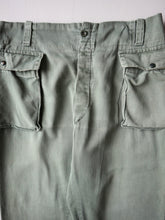 Load image into Gallery viewer, 1960s Military Cargo Pants - 35"
