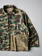 Load image into Gallery viewer, 1970s Distressed Ranger Lightweight Duck Camo Hunting Jacket - XL
