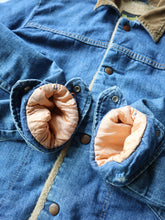 Load image into Gallery viewer, 1970s Wrangler Lined Denim Jacket with Corduroy Collar - M
