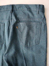 Load image into Gallery viewer, Levi&#39;s 517 Bootcut Pants - 38&quot;
