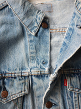 Load image into Gallery viewer, 1970&#39;s Thrashed Made in USA Levi&#39;s Denim Jacket - M
