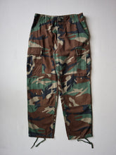 Load image into Gallery viewer, 1990s Camo Cargo Pants - 30"
