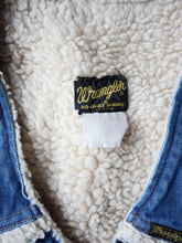 Load image into Gallery viewer, 1970s Wrangler Sherpa Lined Vest - M
