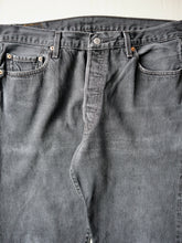Load image into Gallery viewer, 2000s Distressed Levi's 501 Jeans - 34"

