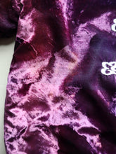 Load image into Gallery viewer, 1980s Velvet Korea Souvenir Jacket - L
