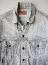 Load image into Gallery viewer, 1980s Levi's Grey Acid Wash Denim Jacket - L
