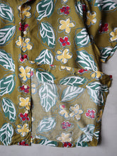 Load image into Gallery viewer, Scoop Boys Hawaiian Loop Collar Shirt - L
