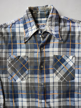Load image into Gallery viewer, 1970&#39;s Plaid Flannel Shirt - L
