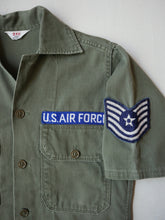 Load image into Gallery viewer, 1960s U.S Army OG-107 Short Sleeve Fatigue Shirt - XS
