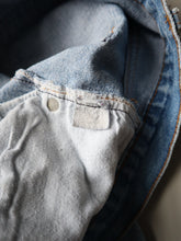 Load image into Gallery viewer, 1970s Made in USA Levi's 501 Jeans - 32"
