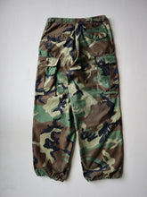 Load image into Gallery viewer, 1980s U.S Army M-65 Camo Cargo Pants - 32"
