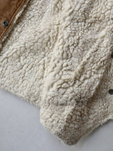 Load image into Gallery viewer, 1970&#39;s Levi&#39;s Corduroy Sherpa Lined Vest - M
