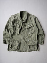 Load image into Gallery viewer, 1960s Distressed U.S Army Jungle Jacket - M
