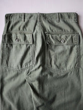 Load image into Gallery viewer, 1960s U.S Army OG-107 Fatigue Pants - 32"
