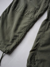 Load image into Gallery viewer, 1970s Canadian Army Lightweight Combat Pants - 32"
