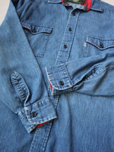 Load image into Gallery viewer, 1980s Levi's Chambray Shirt - S
