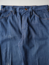 Load image into Gallery viewer, 1970s Distressed Maverick Lightweight Denim Jeans - 32"
