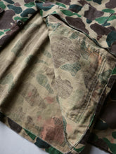 Load image into Gallery viewer, 1970s Distressed Ranger Lightweight Duck Camo Hunting Jacket - XL
