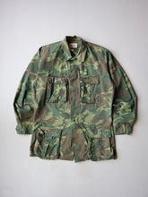 Load image into Gallery viewer, 1960s U.S Army Ripstop EDRL Jungle Jacket - S/M
