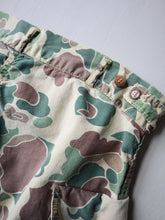 Load image into Gallery viewer, 1970s Duck Camo Cargo Pants - 33"
