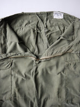 Load image into Gallery viewer, 1970s Canadian Army Lightweight Combat Pants - 32"
