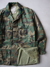 Load image into Gallery viewer, 1970&#39;s USMC Stencilled Camo Ripstop Field Shirt - S
