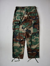 Load image into Gallery viewer, 1990s Camo Cargo Pants - 30"
