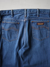 Load image into Gallery viewer, 1970&#39;s Wrangler Bootcut Jeans - 32&quot;
