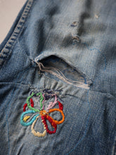 Load image into Gallery viewer, 1970s Thrashed &amp; Patched Wrangler Misses Bootcut Jeans - 30"
