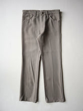 Load image into Gallery viewer, Wrangler Wrancher Bootcut Pants - 32"
