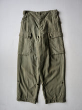 Load image into Gallery viewer, 1980s Dutch Army Cargo Pants - 31"
