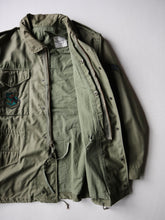 Load image into Gallery viewer, 1960s U.S Army M-65 Field Jacket - L

