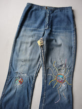 Load image into Gallery viewer, 1970s Thrashed &amp; Patched Wrangler Misses Bootcut Jeans - 30"
