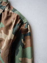 Load image into Gallery viewer, 1980s U.S Army Ripstop Camo Field Shirt - S
