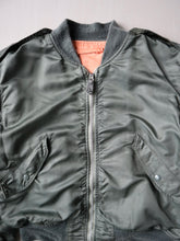 Load image into Gallery viewer, 1970s U.S Army Alpha Industries L-2B Flight Jacket - M
